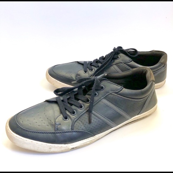 Steve Madden Other - MADDEN “orbitt” navy sneakers/11